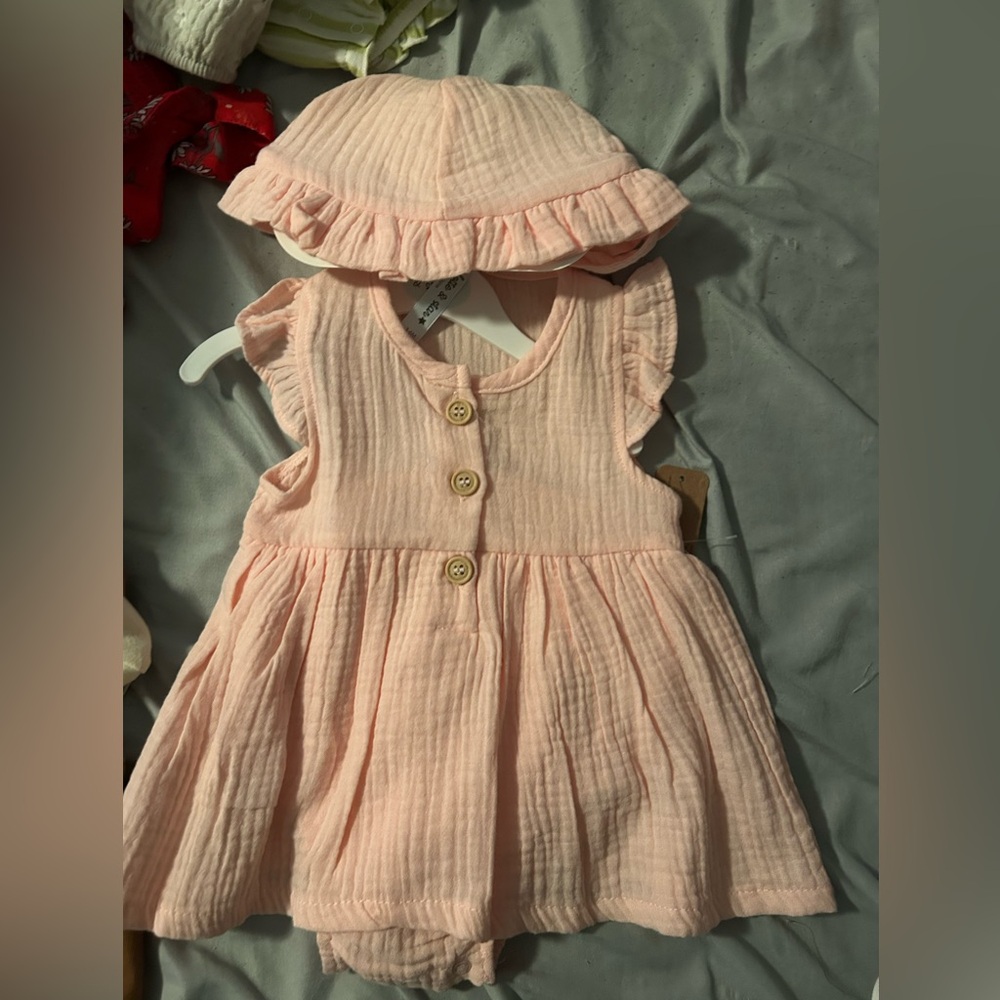 Baby girl dress with hat included 0-3 months brand new with tags